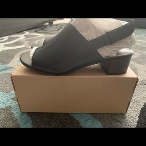Clarks Elisa Lindsey open toe/open heal shoes- BRAND NEW Size 7